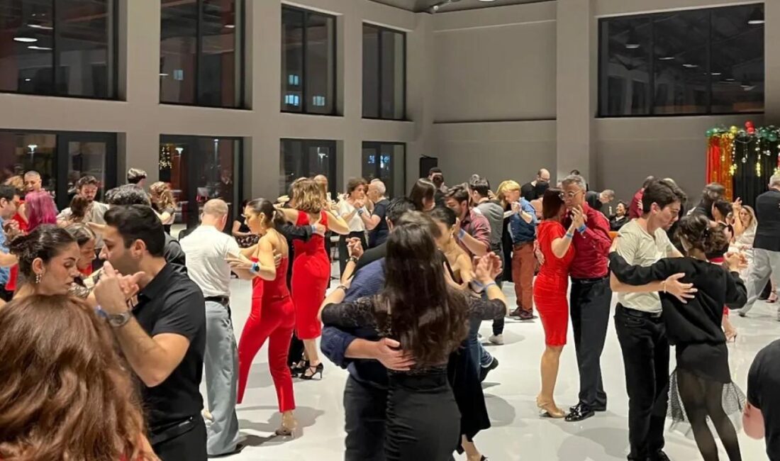 Nilüfer Pancar Deposu’nda düzenlenen ‘Yeni Yıl Milonga Gecesi’nde tango tutkunları