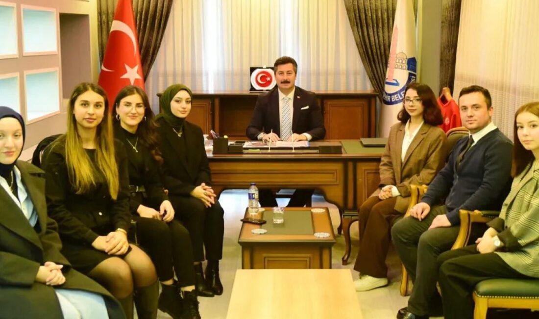 Bursa Uludağ Üniversitesi İbrahim Orhan Meslek Yüksek Okulu Öğrenci Topluluğu’nu