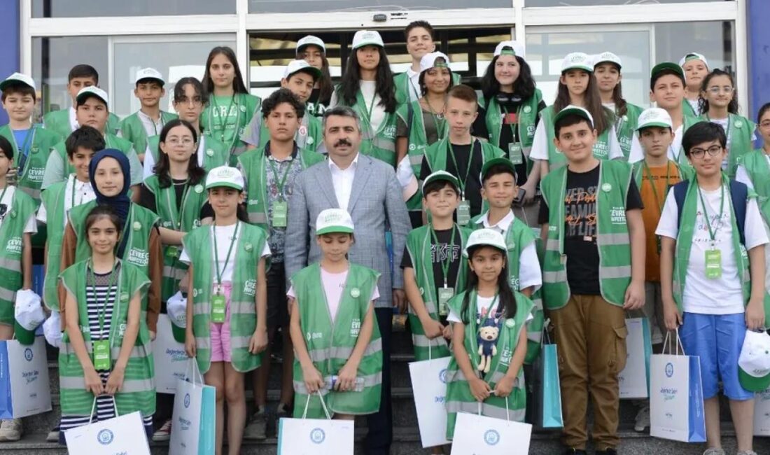 Yıldırım Belediyesi’nin ‘Yıldırım Çevre Müfettişlerini Arıyor’ projesi kapsamında eğitim alan