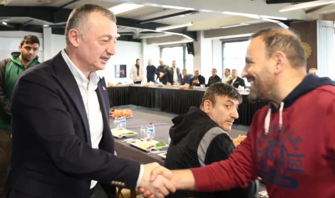 Kocaeli Büyükşehir Belediye Başkanı Doç.Dr.Tahir Büyükakın, önceki gün Pusula Derneği