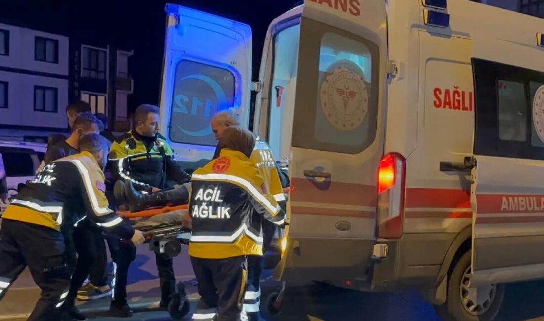 Düzce'de Olimpiyat Mevkii'nde dönüş olmayan yerde dönüş yapmaya çalışan bir