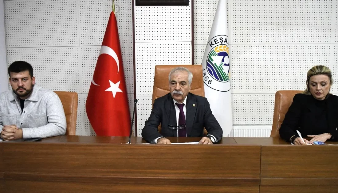 Edirne'nin Keşan ilçeisnde Kasım ayı toplantısını gerçekleştiren Keşan Belediye Meclisi,