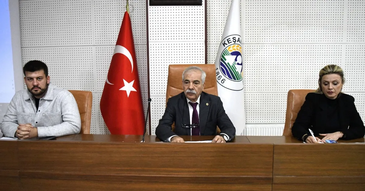 Edirne'nin Keşan ilçeisnde Kasım ayı toplantısını gerçekleştiren Keşan Belediye Meclisi,