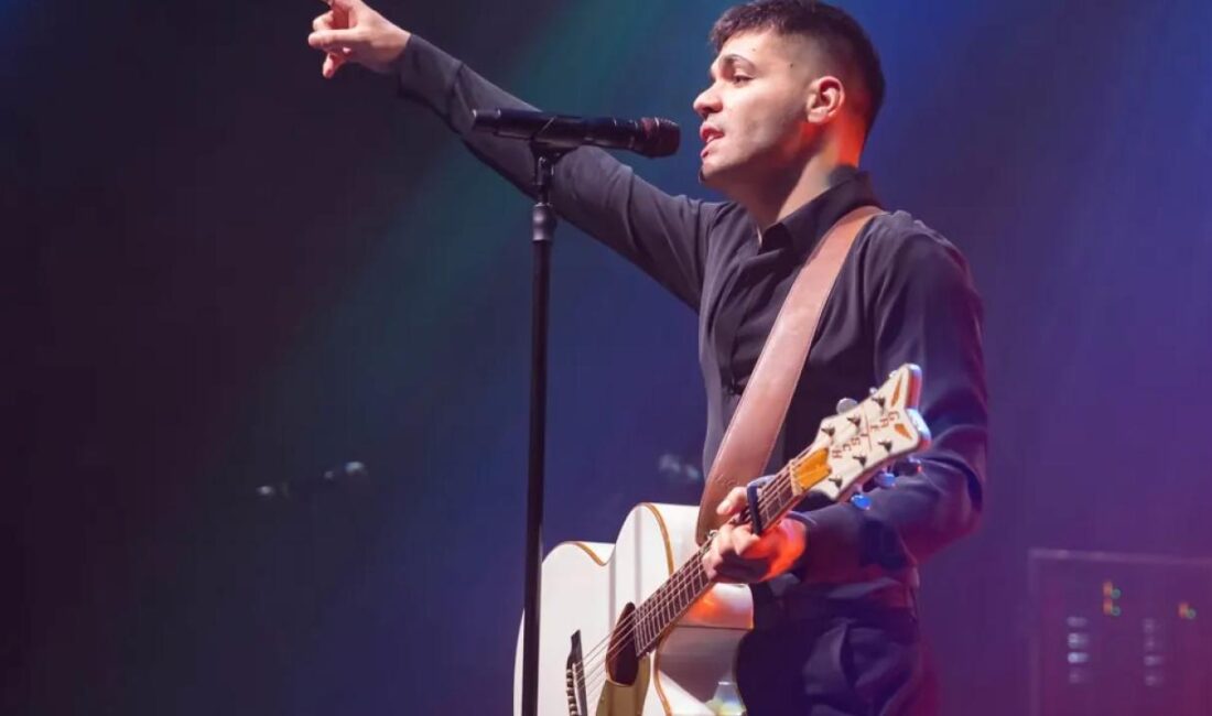 Emir Can İğrek İstanbul’da Jolly Joker Atakent’te konser verdi.