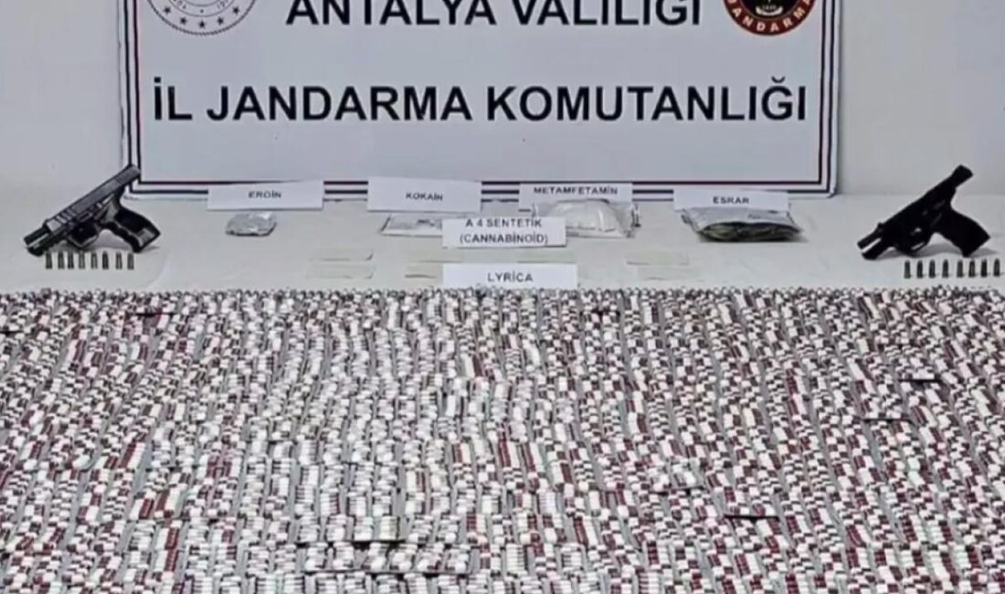 Zehir tacirlerine yönelik 12 ilde Jandarma tarafından düzenlenen "NARKOKAPAN-4" operasyonlarında;