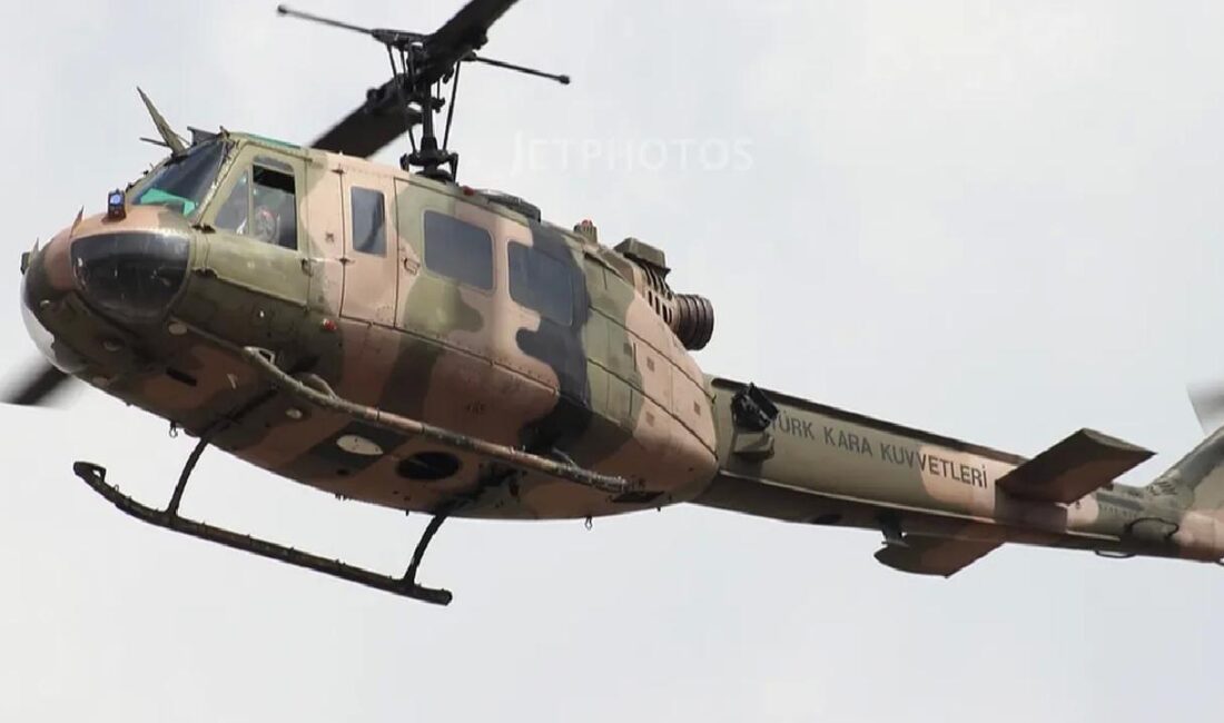Isparta’da eğitim uçuşu yapan bir adet UH-1 tipi askeri helikopter