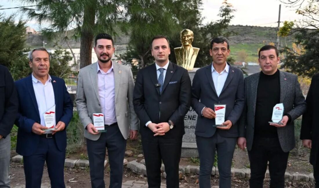 İzmir Bornova Belediye Başkanı Ömer Eşki, Laka Mahallesi’nde düzenlenen etkinlikte,