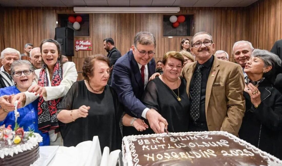İzmir Büyükşehir Belediye Başkanı Dr. Cemil Tugay, yeni yıl heyecanını