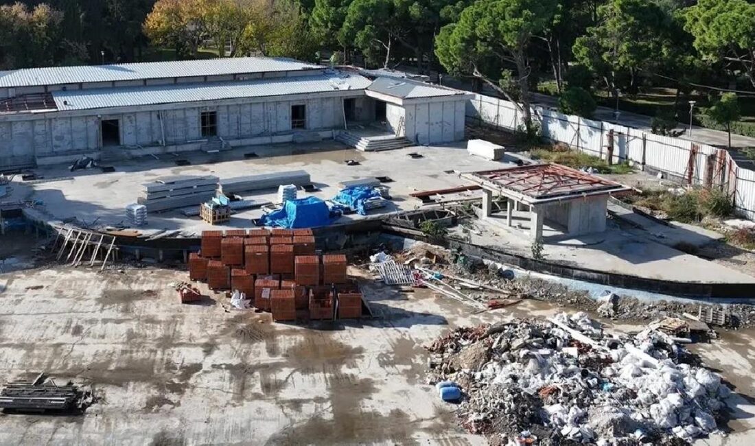 İzmir Büyükşehir Belediyesi, kent belleğinde önemli yeri olan Kültürpark’taki Göl
