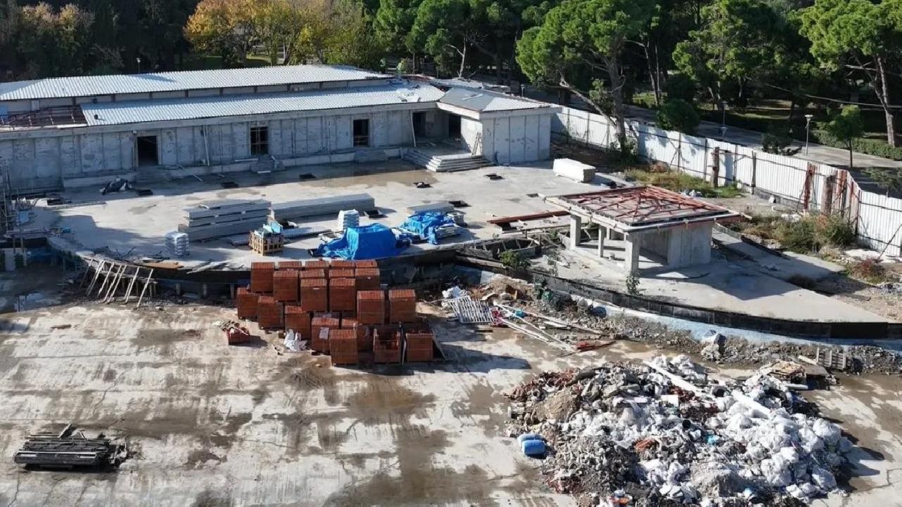 İzmir Büyükşehir Belediyesi, kent belleğinde önemli yeri olan Kültürpark’taki Göl