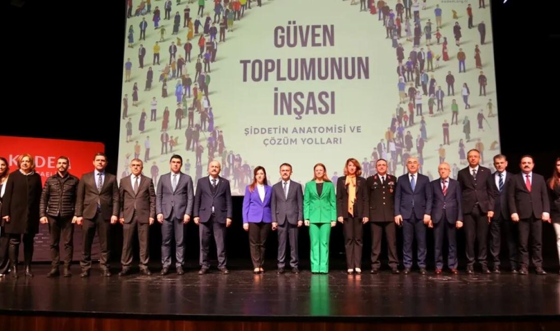 Kadın ve Demokrasi Vakfı’nın 12 ilçede düzenlediği “Güven Toplumunun İnşası,