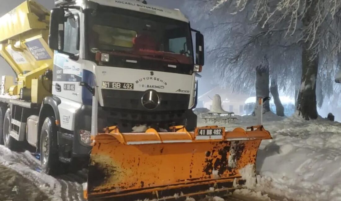 Kocaeli Büyükşehir Karla Mücadele Ekipleri, vatandaşların yeni yıla huzur ve