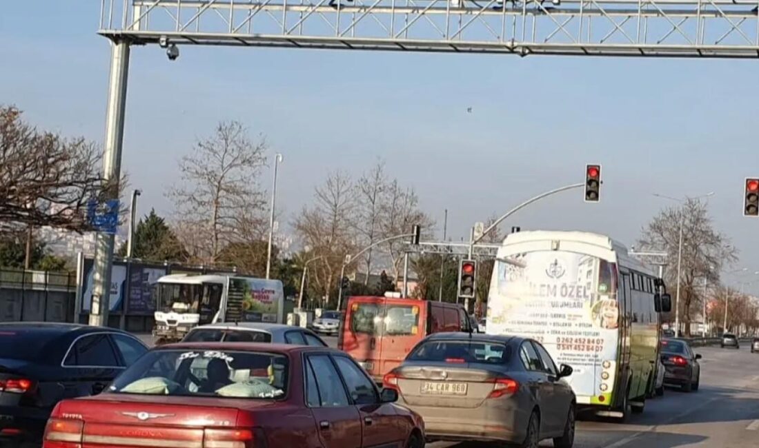Kocaeli Büyükşehir Belediyesi, akıllı ulaşım sistemleriyle kent trafiğini 7/24 gözlem