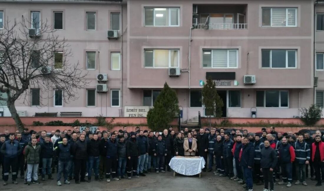 İzmit Belediyesi Başkan Yardımcısı Neslihan Çakır ve Fen İşleri Müdürü