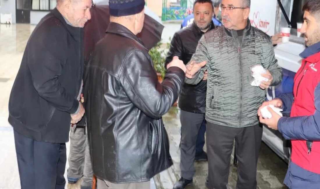 İzmit Belediyesi, Akmeşe Merkez Camii’nde Cuma Namazı sonrası cemaat ile