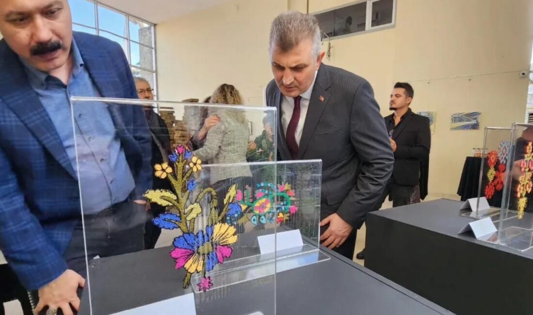 Kocaeli Üniversitesi Ali Özbay Meslek Yüksek Okulu'nda görev yapan akademisyenler