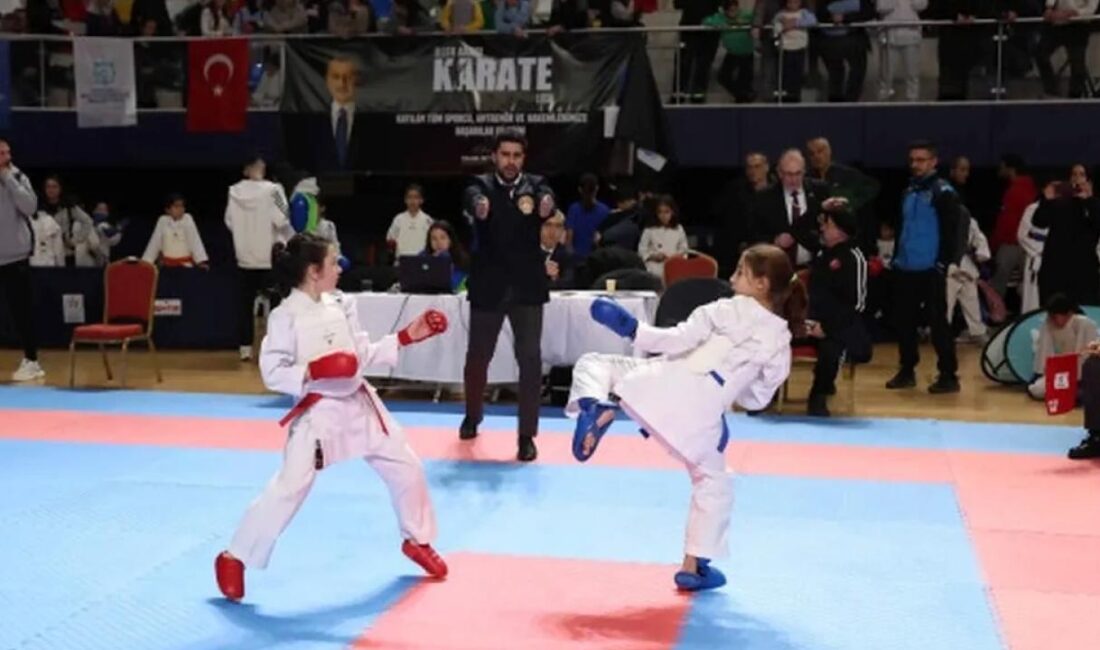 Kocaeli Büyükşehir Belediyesi ev sahipliğinde düzenlenen İller Arası Karate Ligi’nin
