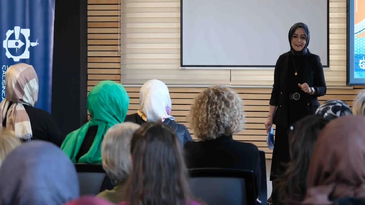 Kocaeli Büyükşehir’in “Dünya Kadın Hakları Günü” kapsamında düzenlediği söyleşide kadın