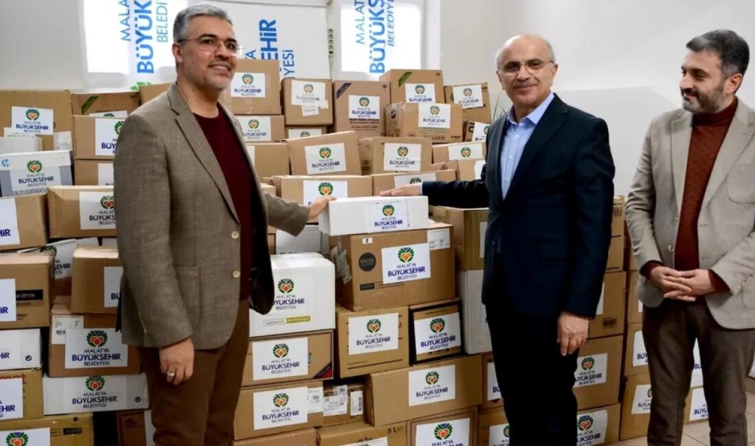 Malatya Büyükşehir Belediyesi, Suriye’ye gönderilmek üzere İnsani Yardım Vakfı’na (İHH)