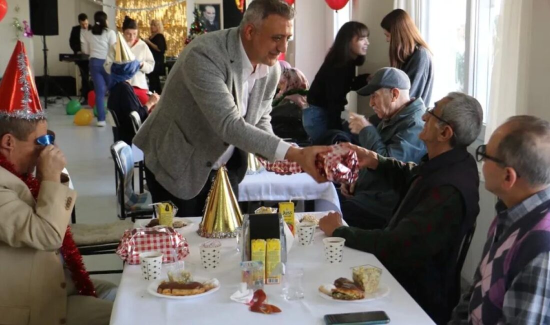 Manisa Büyükşehir Belediyesi, İsmail-Muammer Cider Huzurevi sakinlerini unutmadı. Yeni yıla