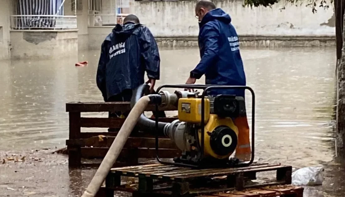 Manisa’da etkili olan olumsuz hava koşullarına karşı Büyükşehir Belediyesi tüm