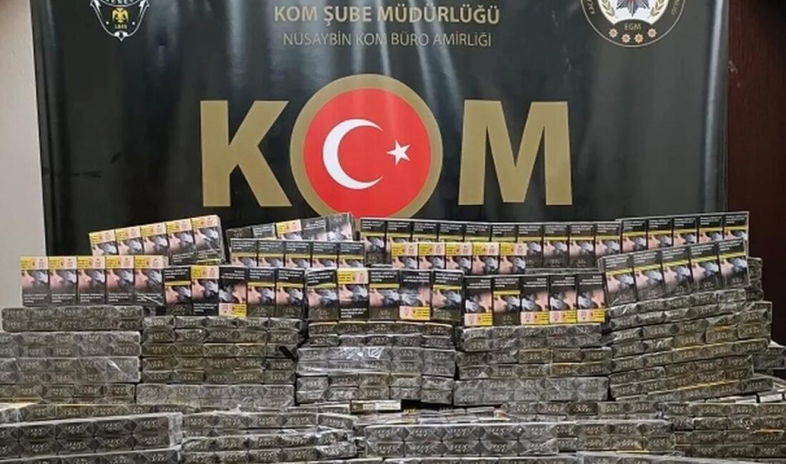 Mardin'de polis ekiplerinin durdurduğu bir araçta yüklü miktarda kaçak sigara