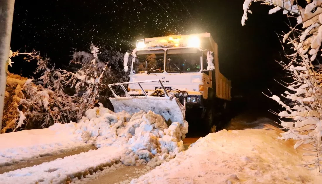 Sakarya Büyükşehir Belediyesi, şehirde etkisini gösteren kar yağışının ardından kırsal