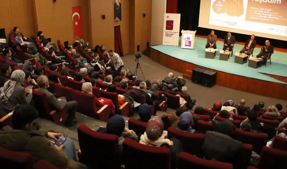 Sakarya Büyükşehir Belediyesi’nin SGM’de gerçekleştirdiği panelde İstiklal Marşı’mızın yazarı, vatan