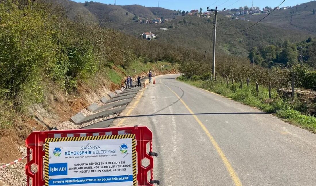 Sakarya Büyükşehir Belediyesi’nin kırsal alanlarda yol güvenliğini artırmak adına başlattığı