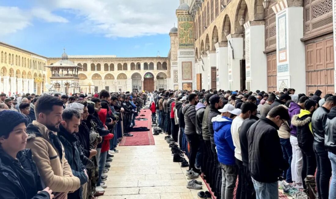 Suriye’nin başkenti Şam'da, Esed rejiminin devrilmesinden sonra tarihi Emevi Camii’nde