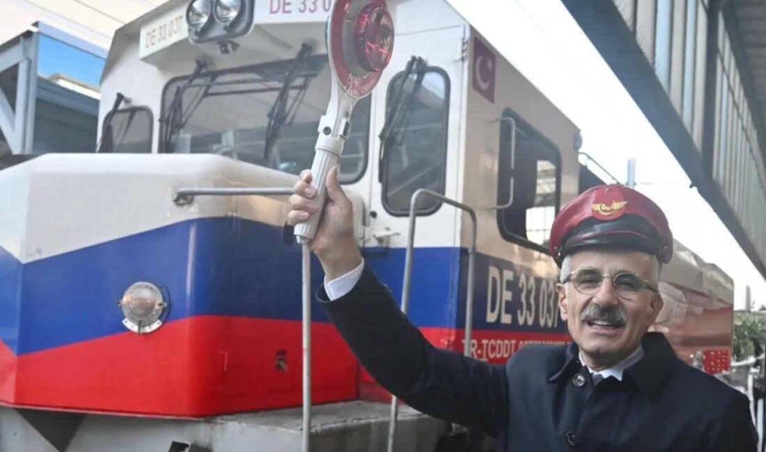 Ulaştırma ve Altyapı Bakanı Abdulkadir Uraloğlu, Turistik Doğu Ekspresi’ni yeni