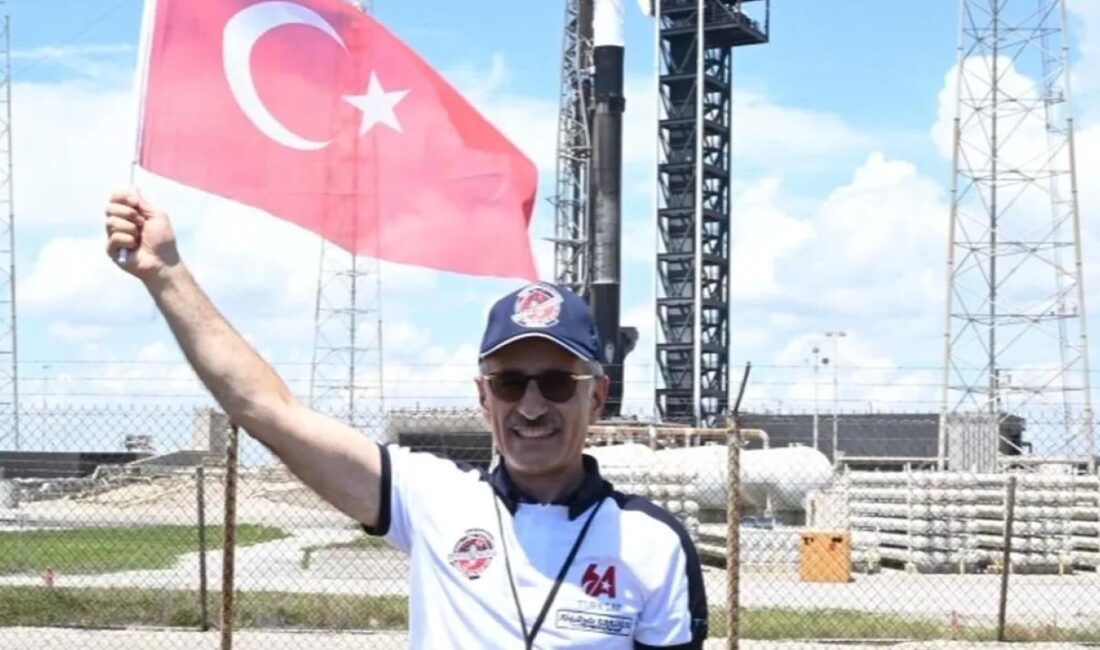 Ulaştırma ve Altyapı Bakanı Abdulkadir Uraloğlu, Türkiye'nin ilk yerli ve