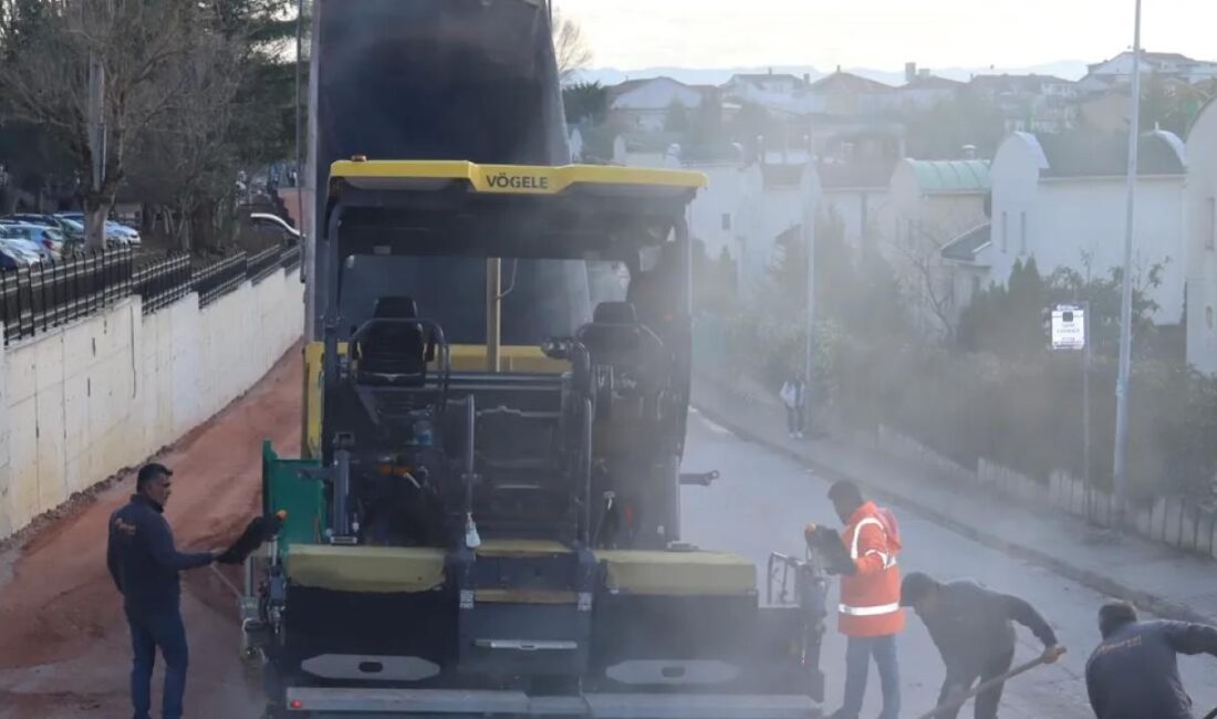 İzmit Belediyesi Fen İşleri Müdürlüğü, Tüysüzler Mahallesi Fatih Caddesi’nde gerçekleştirdiği