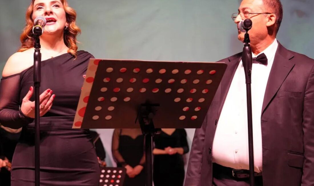 Zeki Müren sevilen şarkılarıyla anıldı Ankara Keçiören Belediye Konservatuarı Türk Sanat Müziği Korosu, Zeki Müren’i