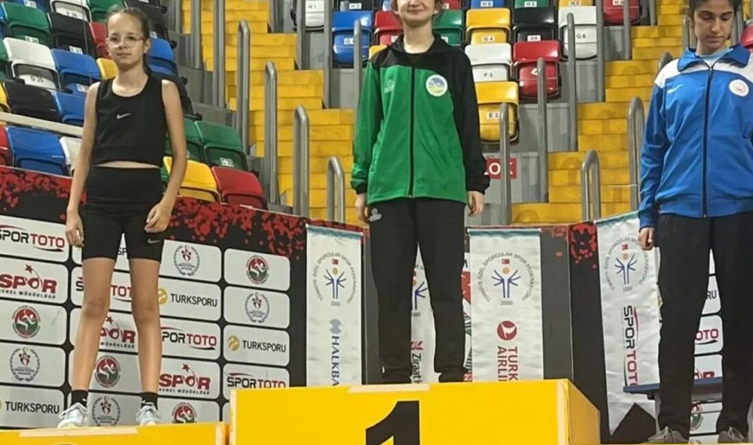 Sakarya Büyükşehir Belediyesi özel atletizm sporcularından Zeynep Çalar, İstanbul’da düzenlenenAtletizm