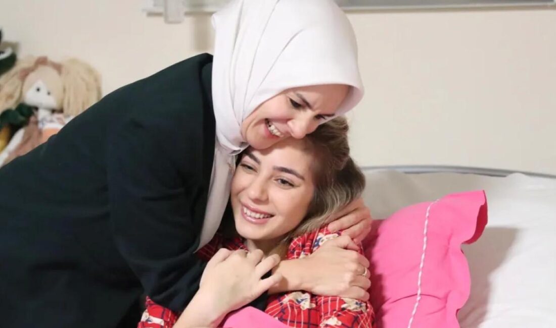 Cumhurbaşkanı Recep Tayyip Erdoğan, Aile ve Sosyal Hizmetler Bakanı Mahinur