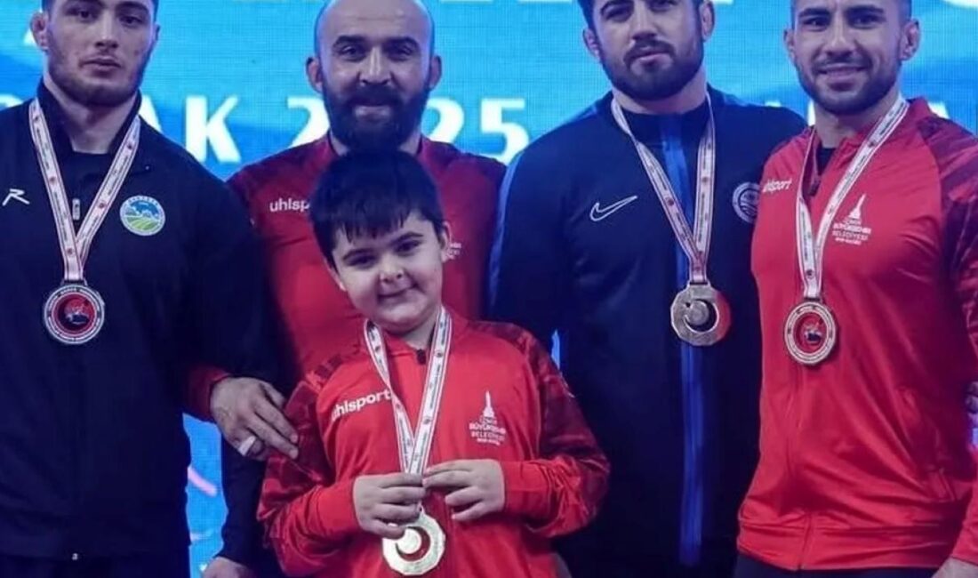 Sakarya Büyükşehir Belediyesi güreş sporcusu Abdulsamet Başar, Ankara’da düzenlenen Büyükler