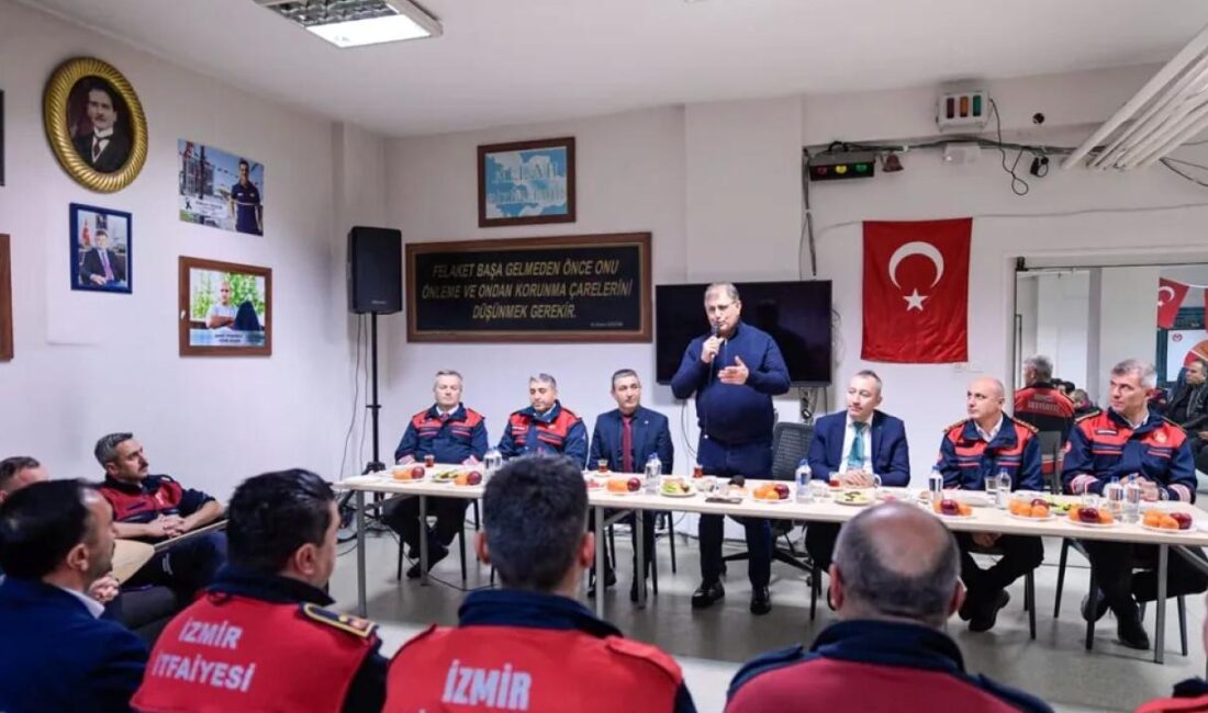 İzmir Büyükşehir Belediye Başkanı Dr. Cemil Tugay yılbaşını İzmirlilerin güvenliği