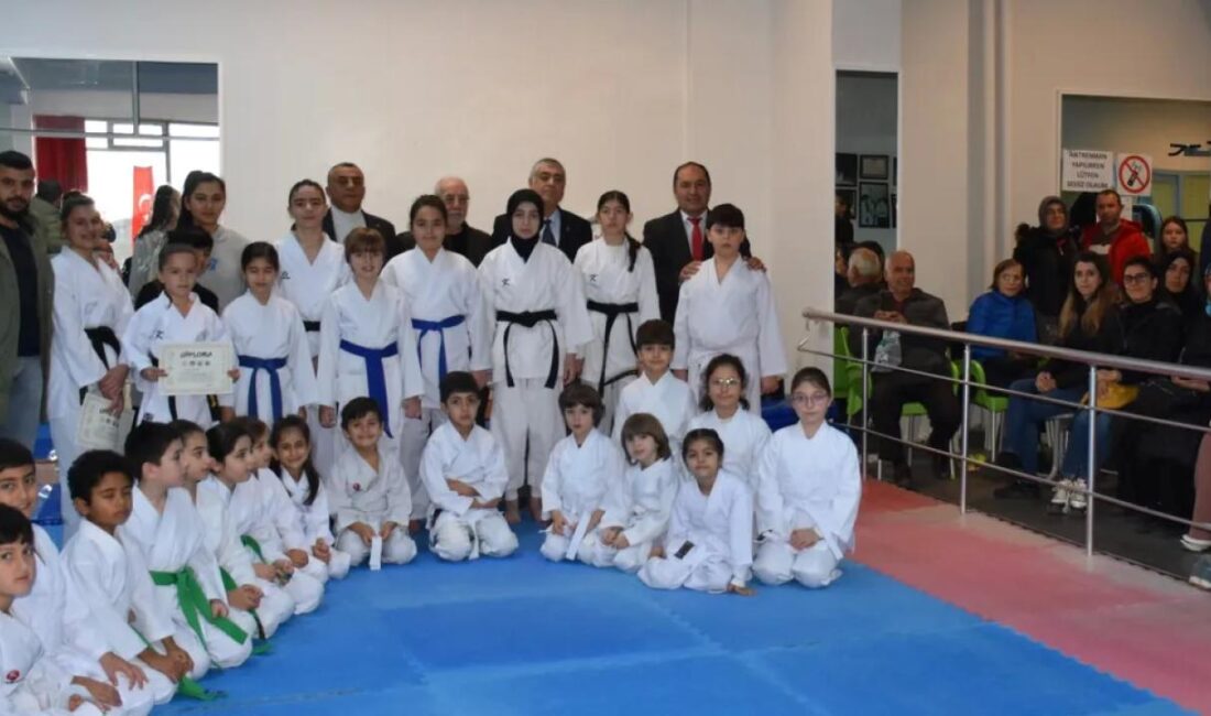 Bursa'da Gemlik Belediye Spor Kulübü karate branşının kuşak merasimi, coşkulu