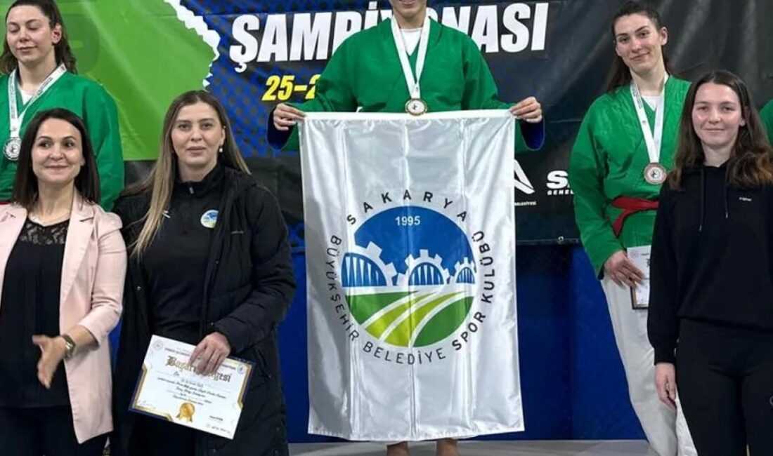 Sakarya Büyükşehir Belediyesi judo sporcusu Ece Zurnacı, Mersin’de düzenlenen Kuraş