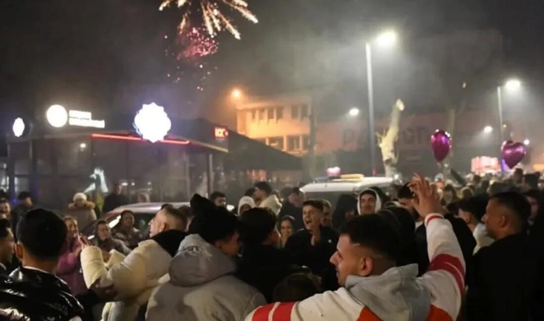 Edirne'de Keşan Kent Müzesi önü ve Cumhuriyet Meydanı, yılbaşı gecesi