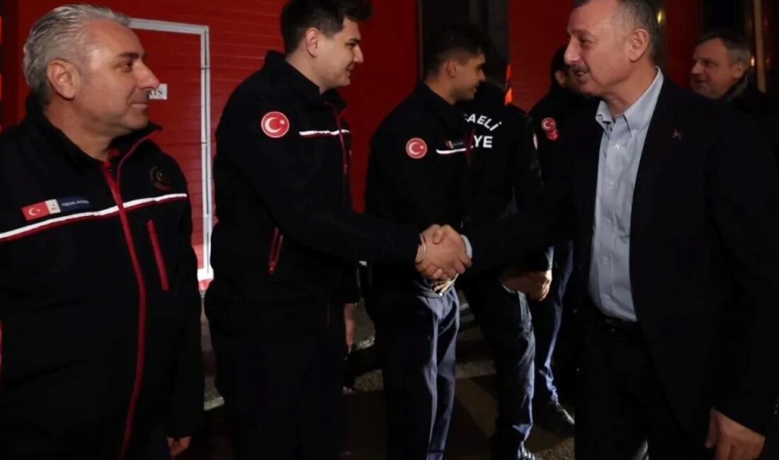 Kocaeli Büyükşehir Belediye Başkanı Doç.Dr.Tahir Büyükakın, 2024 yılının son saatlerinde