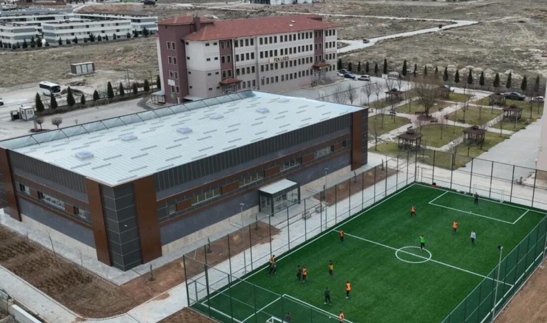 Konya Selçuklu Belediyesi, Selçuklu Fen Lisesi için inşa ettiği kapalı