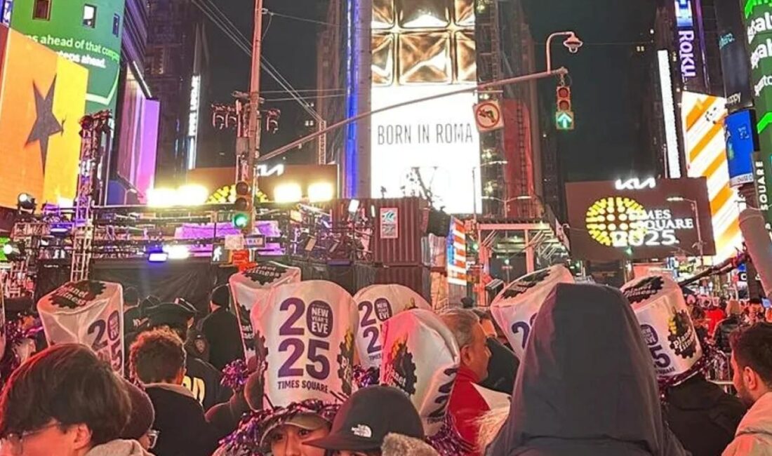 New York'ta yüz binlerce kişi, Times Meydanı'nda geniş güvenlik önlemleri