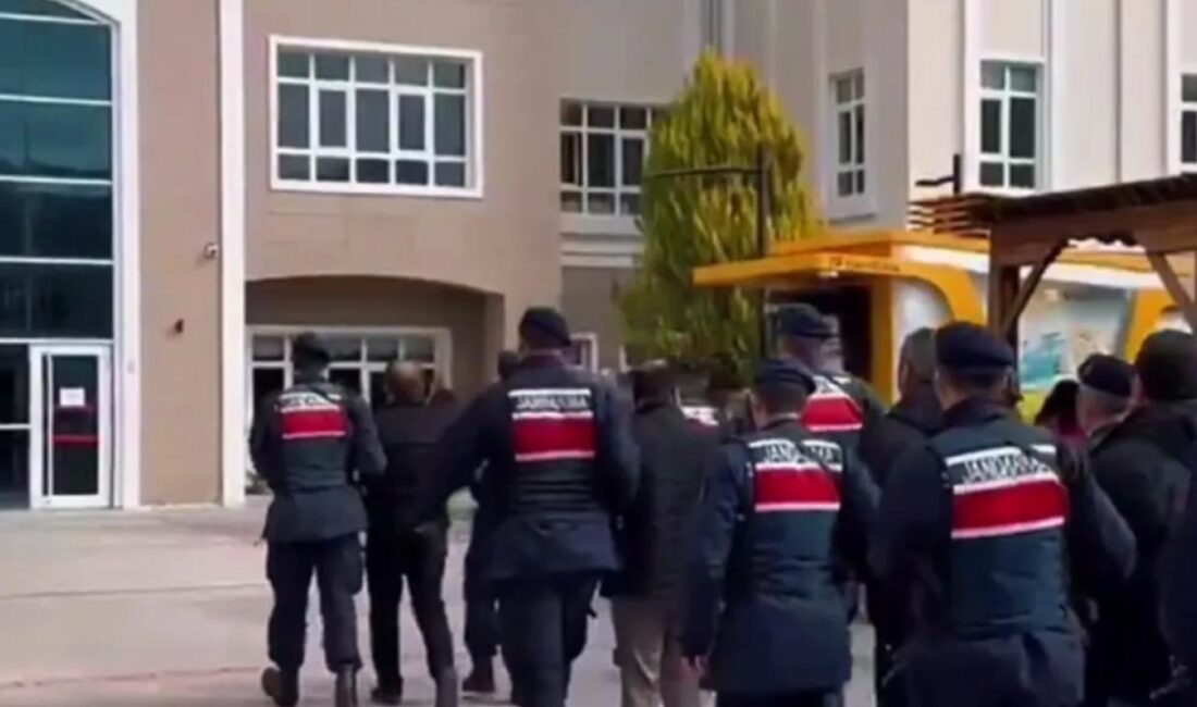 Son bir haftadır 22 ilde FETÖ'ye yönelik Jandarma tarafından devam