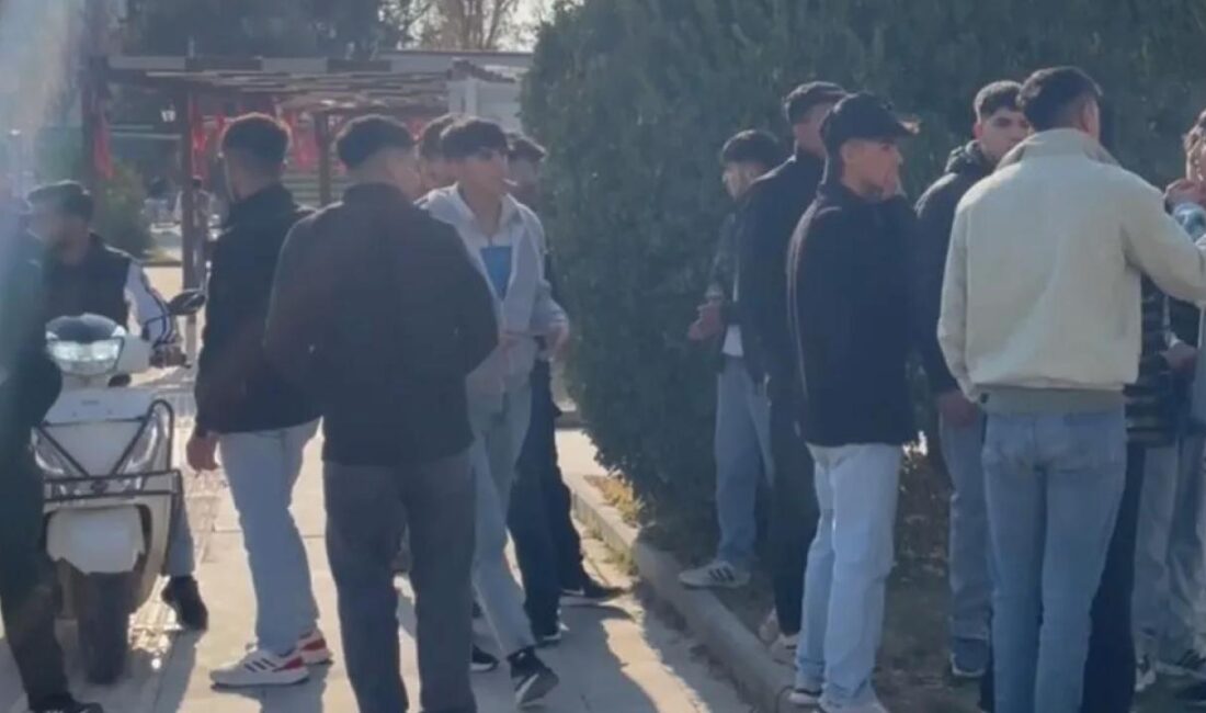 Adıyaman merkezde bulunan Mimar Sinan Kültür Parkı içerisinde iki grup