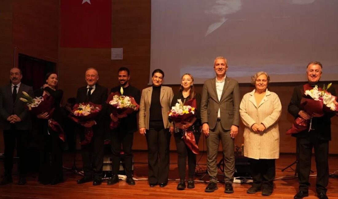 Ankara Keçiören Belediyesi, usta tiyatro oyuncuları Altan Erkekli ve Veysel