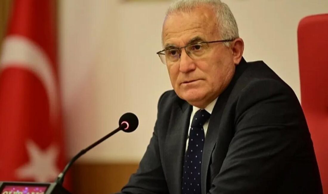 Antalya'da Kumluca Belediye Başkanı Uzm. Dr. Mesut Avcıoğlu, meclis toplantısında