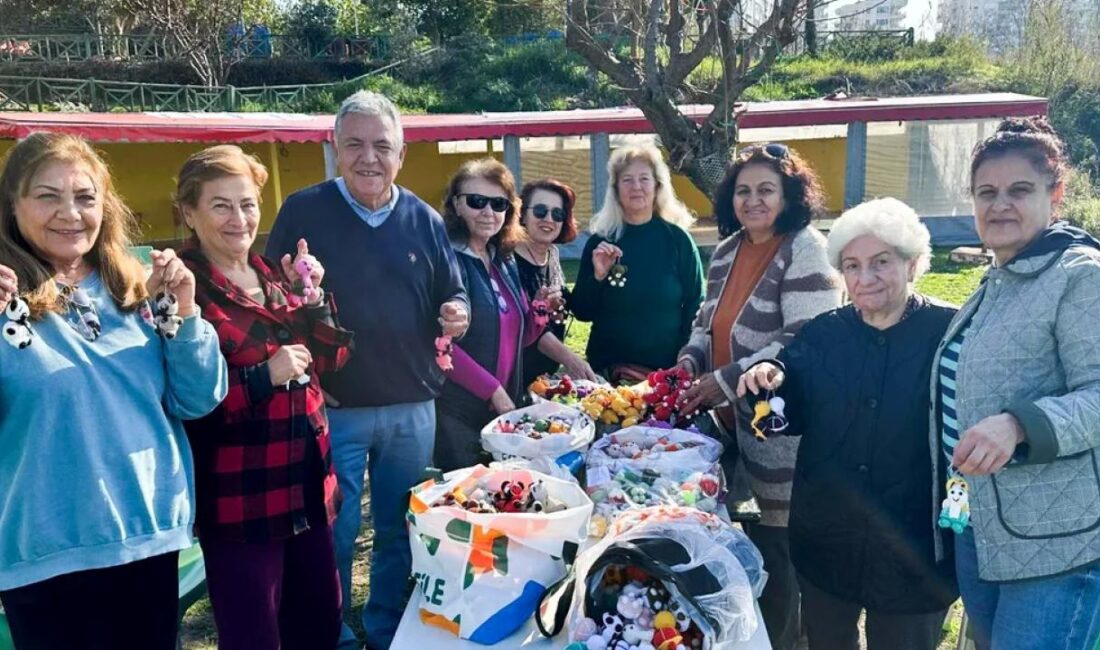 Antalya’da Muratpaşa Belediyesi’nin yaşlı evlerinde, kadınlar oyuncak sanatı amigurumi tanıştı,