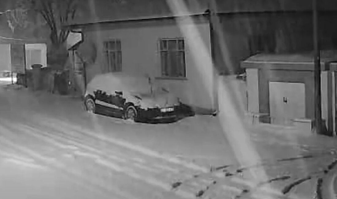 Bilecik’in Pazaryeri ilçesinde gün boyu aralıklarla devam kar yağışı dolayısıyla